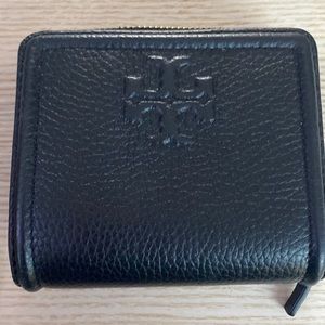 TORY BURCH WALLET like new, worn twice